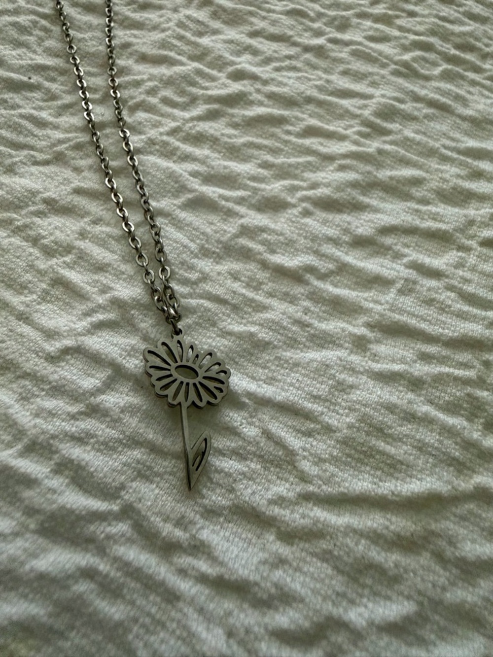 Silver Daisy Pendant Necklace